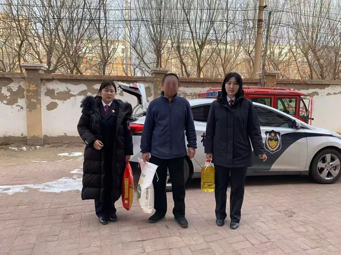 1学雷锋·检察行 回访救助暖民心,温情守护不“打烊”.jpg