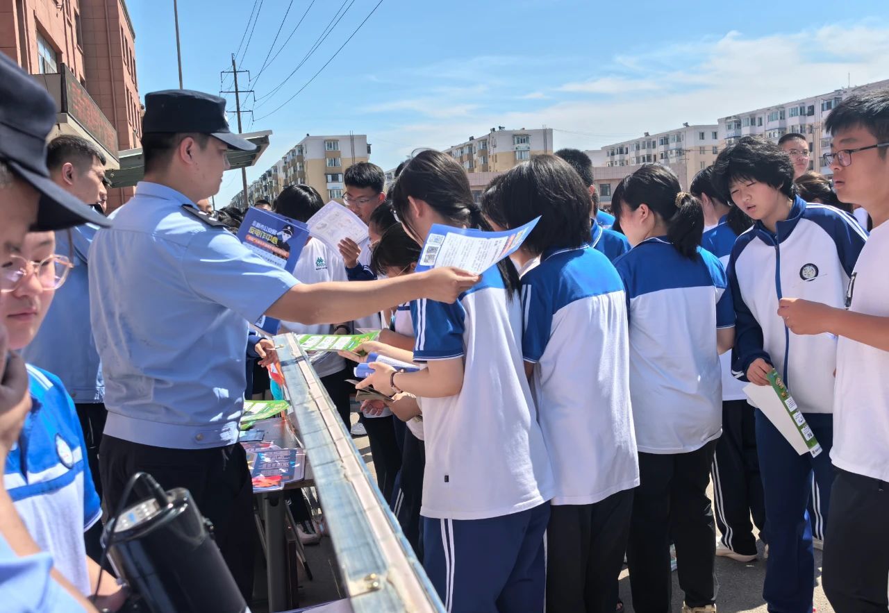 筑牢禁毒防线守护万家安宁——太平区人民检察院联合公安开展“6.26”国际禁毒日主题宣传活动